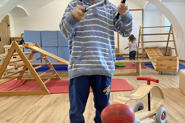 Wurzelkinder-Kindergarten_Jonglieren Kopie Wurzelkinder-Kindergarten_Jonglieren Kopie