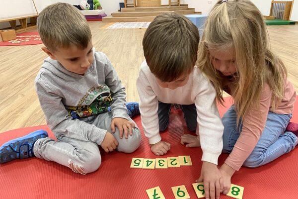 Wurzelkinder-Kindergarten_Montessori Materialien Kopie Wurzelkinder-Kindergarten_Montessori Materialien Kopie