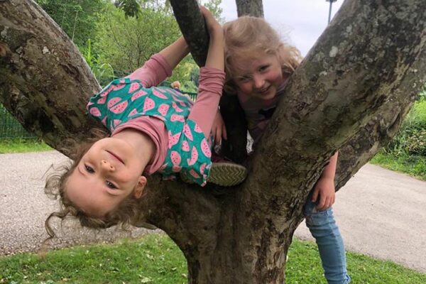 Wurzelkinder-Kindergarten_klettern Wurzelkinder-Kindergarten_klettern